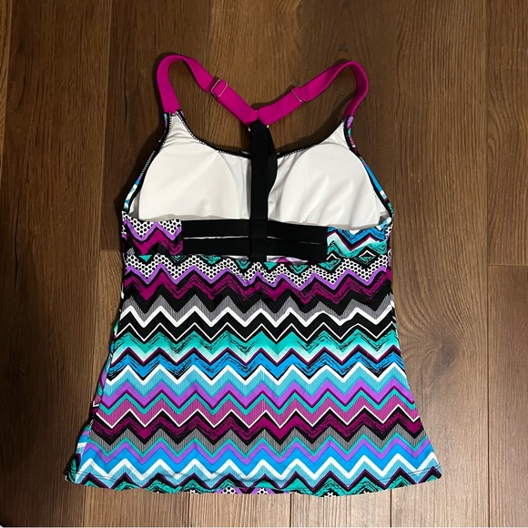 NWOT tankini top Medium Adjustable straps Colorful geo pattern - Picture 9 of 12